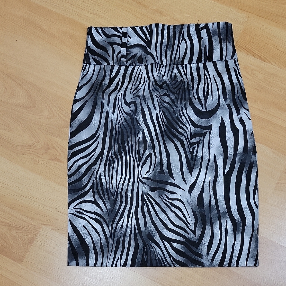 Black & Gray Zebra-Print Pencil Skirt
